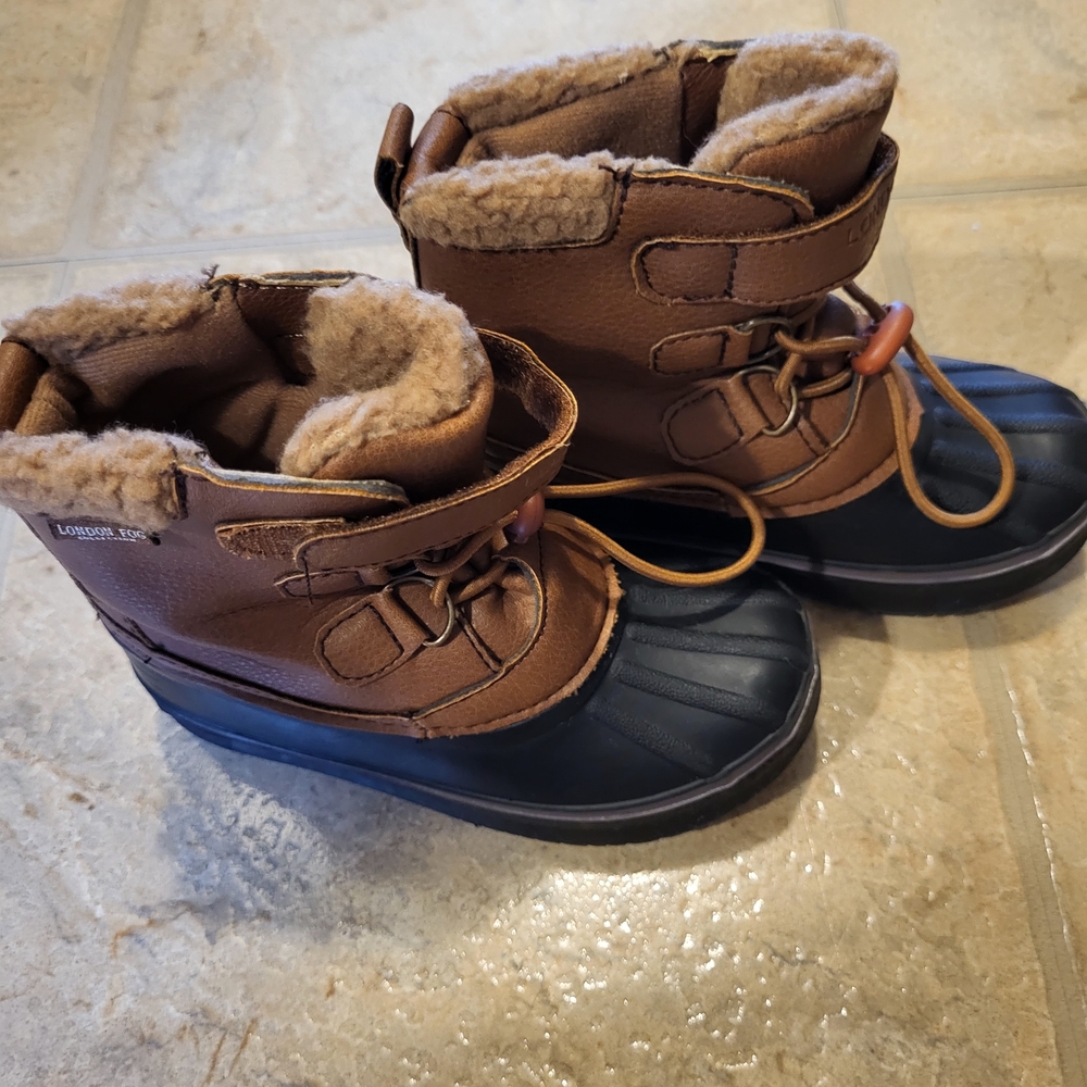 London Fog Tan and Black Kids Boots - Picture 2 of 4